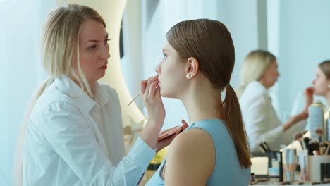 sesión de aplicación de maquillaje