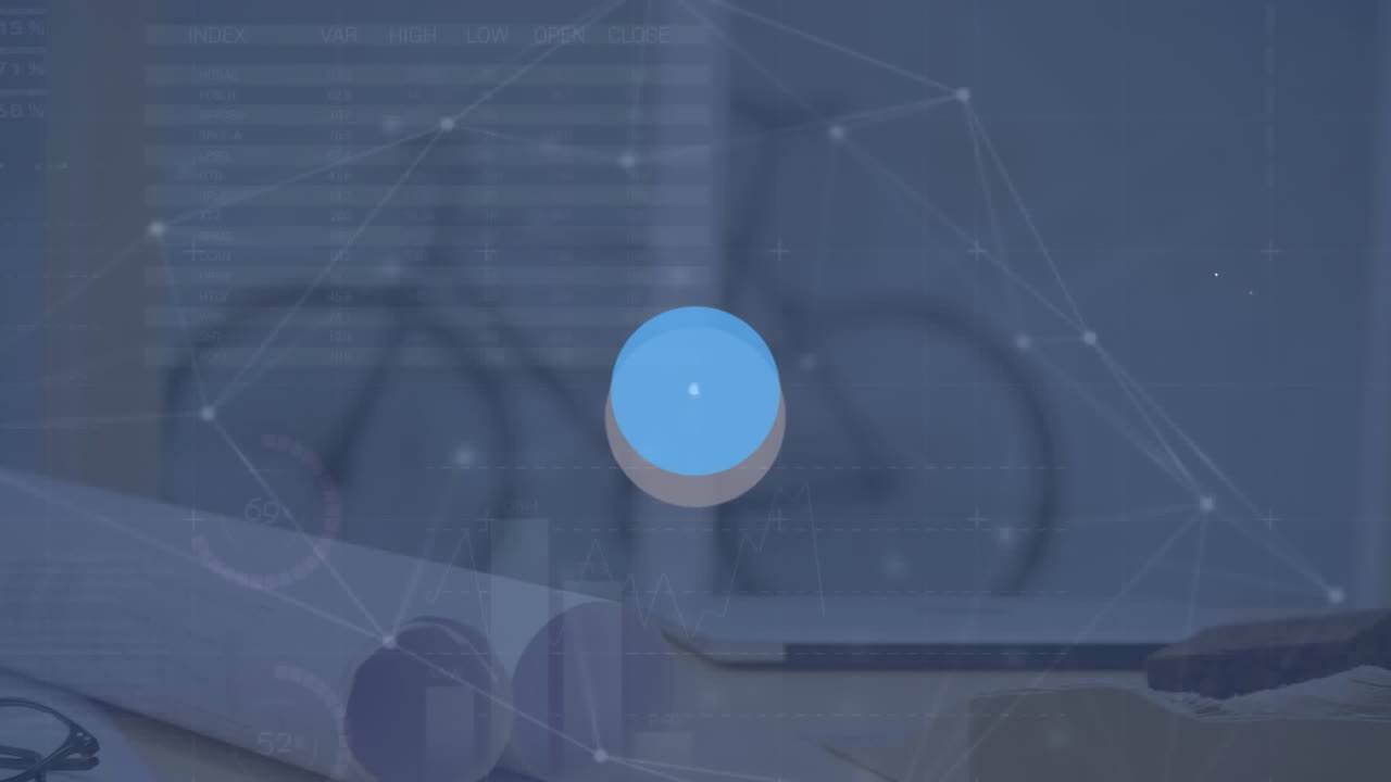 animación de la red de conexiones con iconos y procesamiento de datos sobre el escritorio en la oficina.