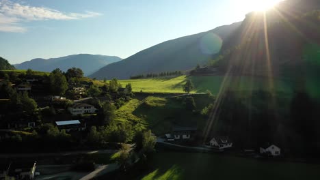 Aurlandsfjord-Stadt-Flam-Im-Morgengrauen.