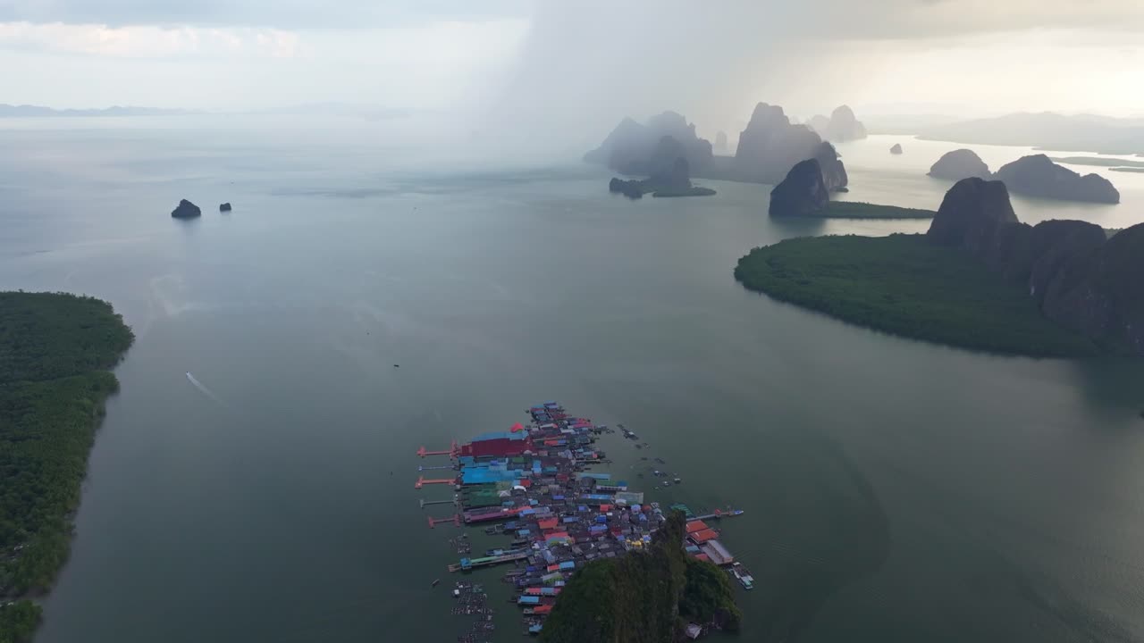 Ảnh chụp trên không tuyệt đẹp về làng chài Koh Panyi, Thái Lan.