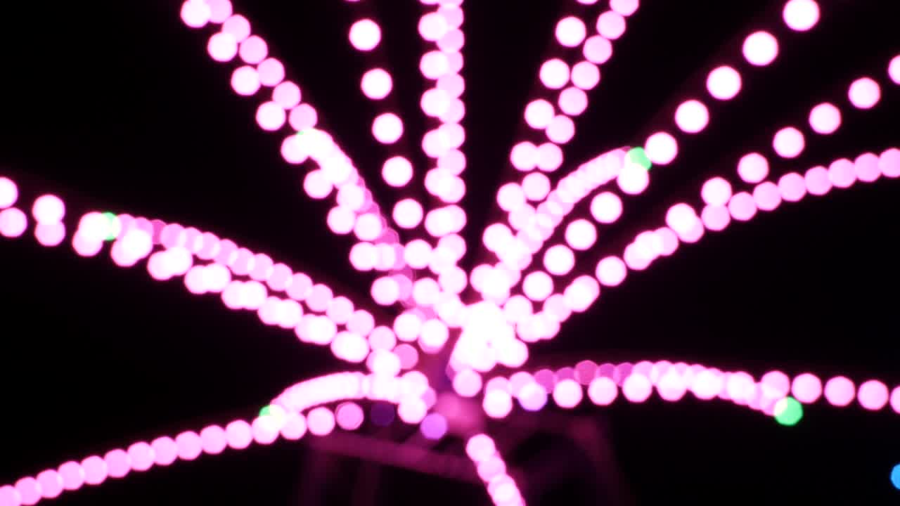 el efecto azulado de la luz en la noche.