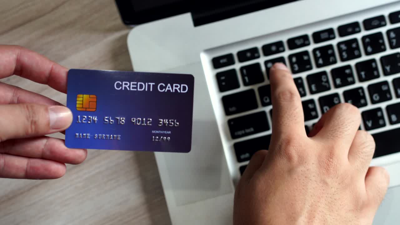 4k pago de compras en línea con tarjeta de crédito en la tienda en línea, hay muchas tiendas en internet.