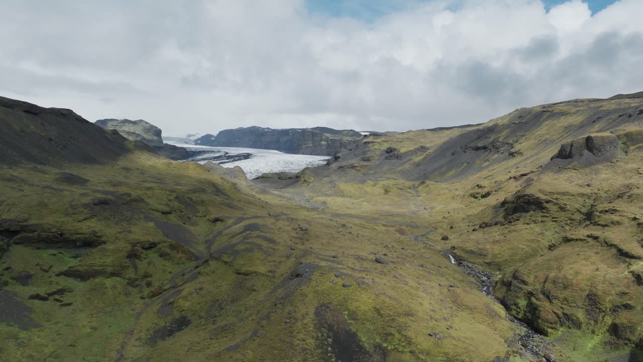 solheimajokull 콘센트 glacierin 배경 아이슬란드에서 녹색 산 풍경