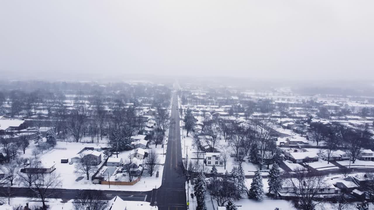 미시간 주 그랜드 래피즈 교외 지역의 4k 드론 비디오