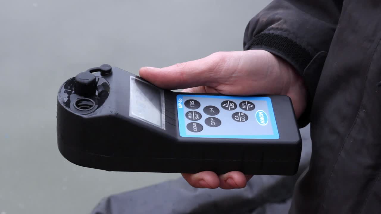 analizando la calidad del agua para su seguridad