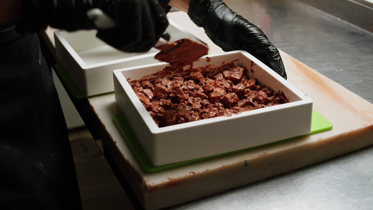 preparación de postres de chocolate