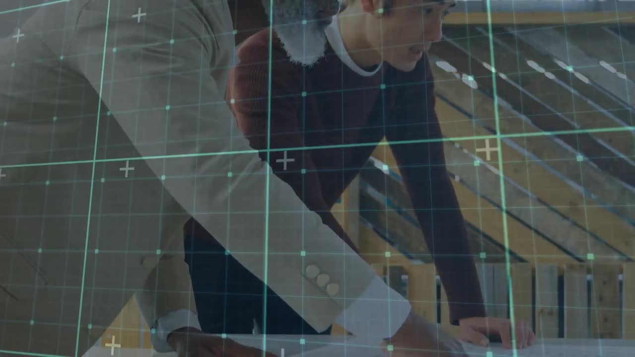 한 무리의 임원 들 이 사무실 에서 청사진 을 논의 하고 있다