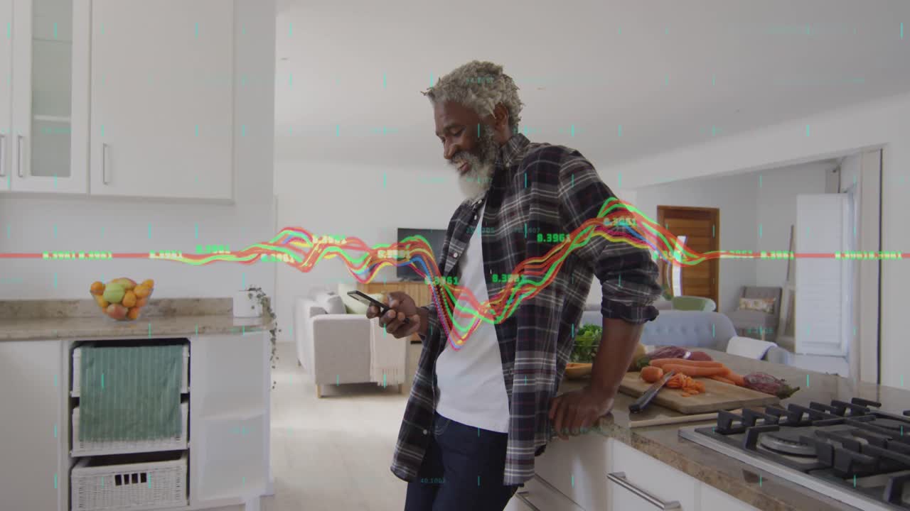 animación del procesamiento de datos sobre un hombre de negocios afroamericano que usa un teléfono inteligente