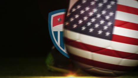 Jugador-De-Fútbol-Pateando-La-Pelota-De-La-Bandera-De-Estados-Unidos