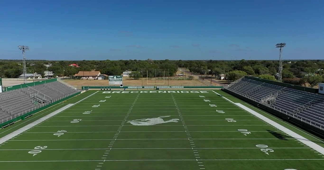 Campo de fútbol americano de escuela secundaria en un pueblo rural de Texas