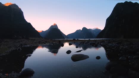 Time-Lapse-of-the-sunset-at-Milford-Sound