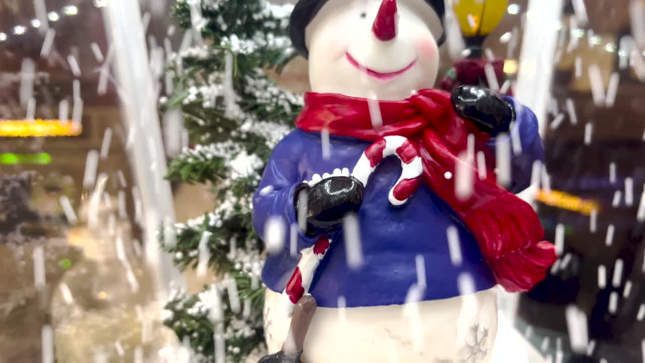 작은 마을에 눈이 내리고, 크리스마스 시즌을 시레이션합니다.