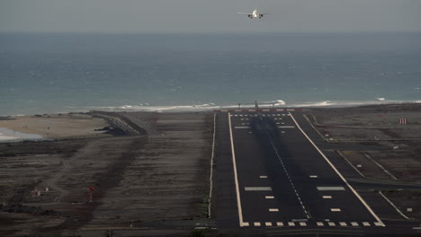 el avión está aterrizando.