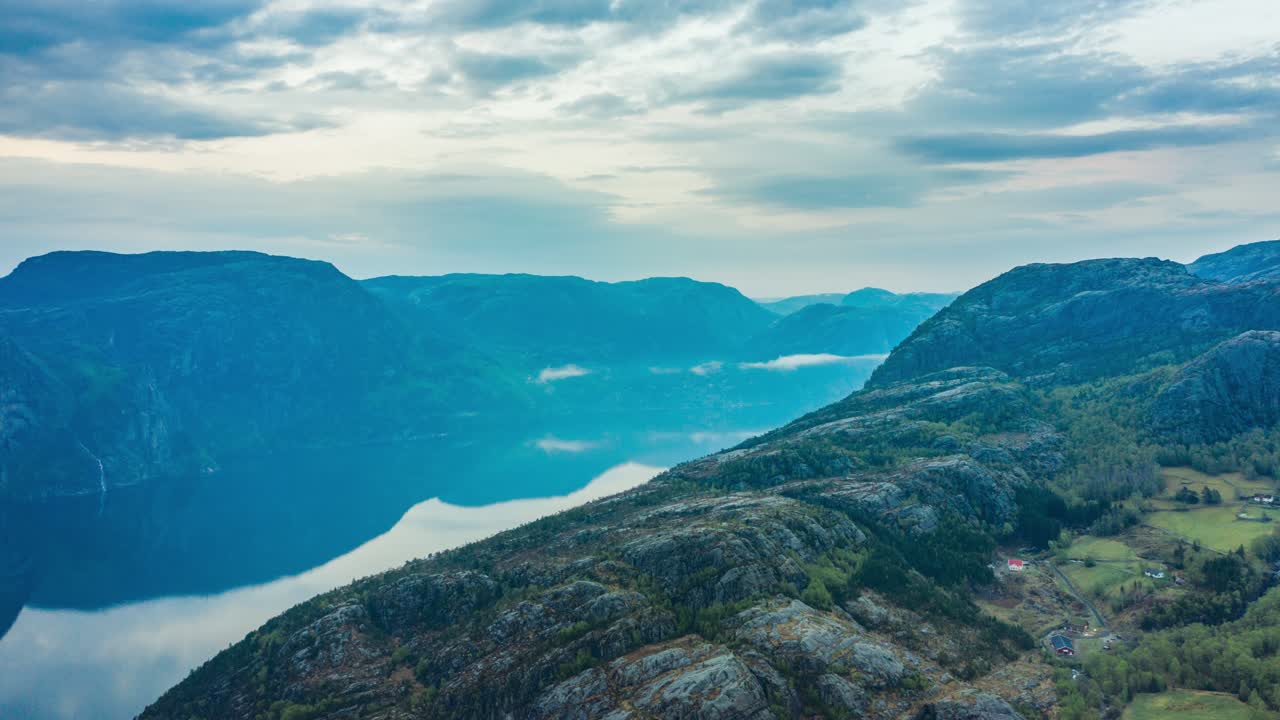 Luftfoto af Lysefjorden.