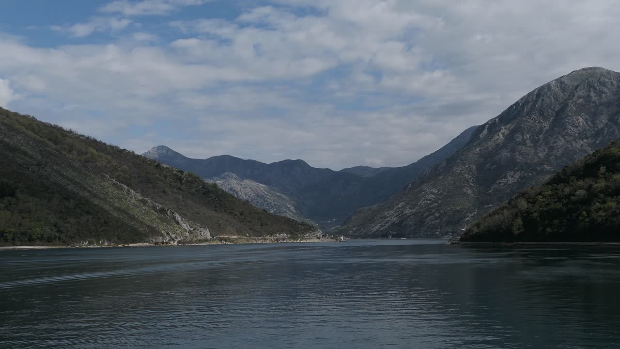 아름다운, 조용한 바다와 산맥 전망, 코토르 만 지역, 몬테네그로