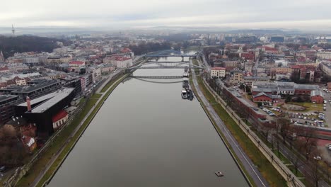 Weichsel-Und-Krakauer-Stadtufer-Luftpanorama,-Moderne-Und-Historische-Architektur