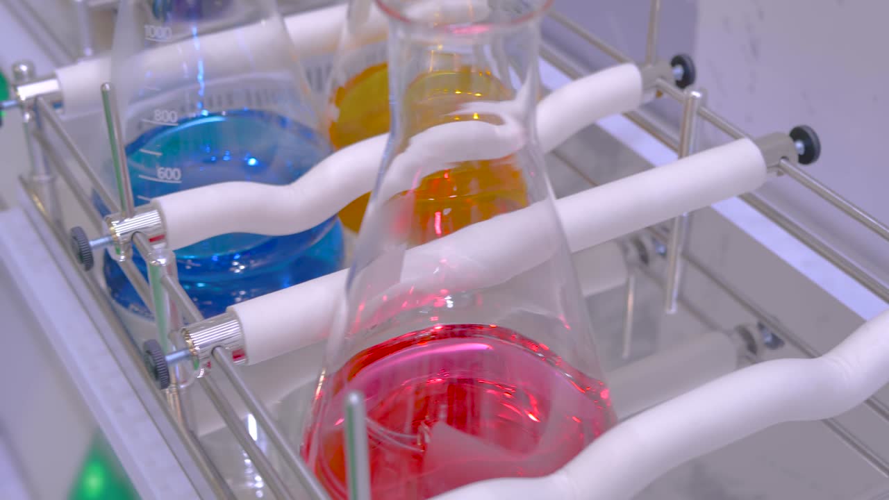 agitador orbital para mezclar, agitar y mezclar muestras biológicas en viales de vidrio