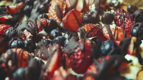 pastel de frambuesa de arándanos con chocolate