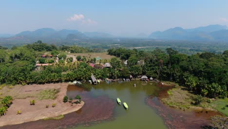 Video-De-Drones-Aéreos-Diurnos-De-4k-Mirando-Desde-Lo-Alto-El-Famoso-Lago-Llamado-Laguna-De-Los-Milagros-En-Tingo-Maria,-La-Amazonía-Peruana