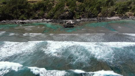 Aerial:-Massive-coral-reef-shelf-in-Maui,-Hawai'i