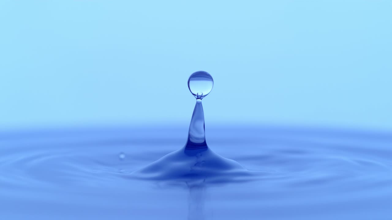 gota de agua en cámara lenta