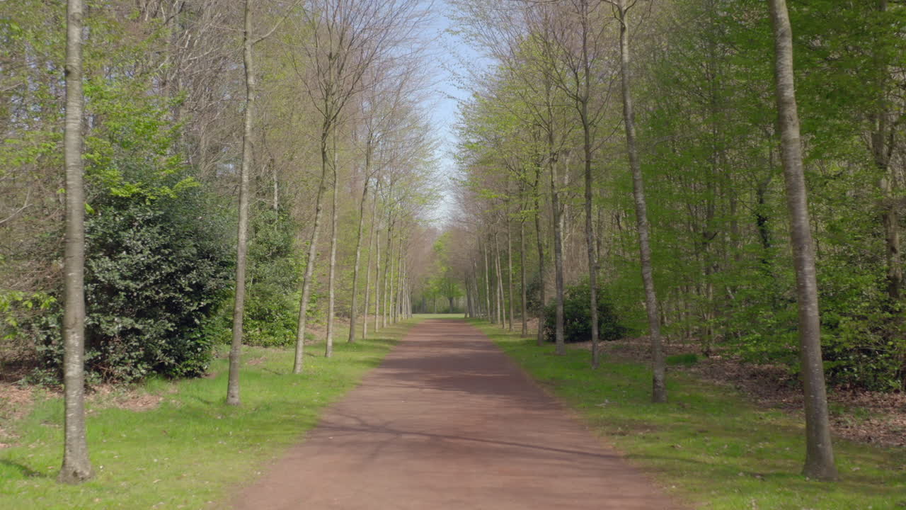 Bellissimo parco pubblico nella città di Flers, Normandia, Francia.