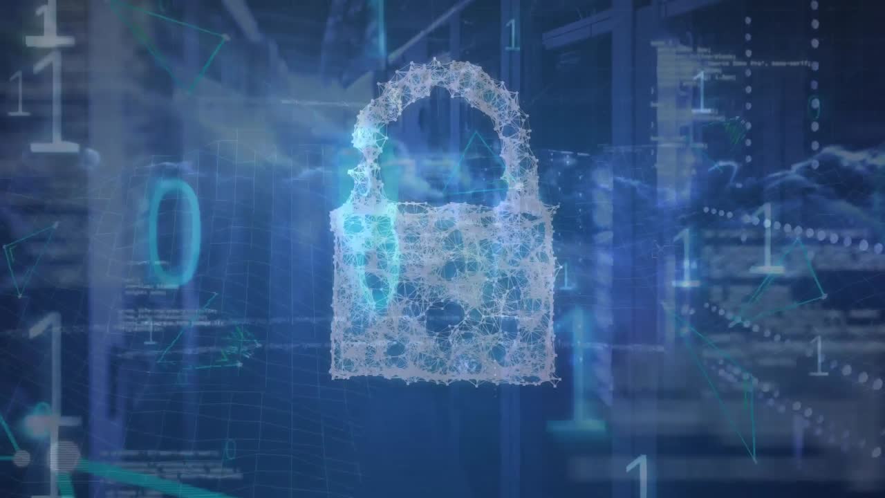 animación del icono del candado de seguridad y la codificación binaria sobre nubes oscuras contra la sala del servidor de la computadora.