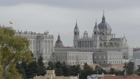 el palacio real de madrid es el palacio real.
