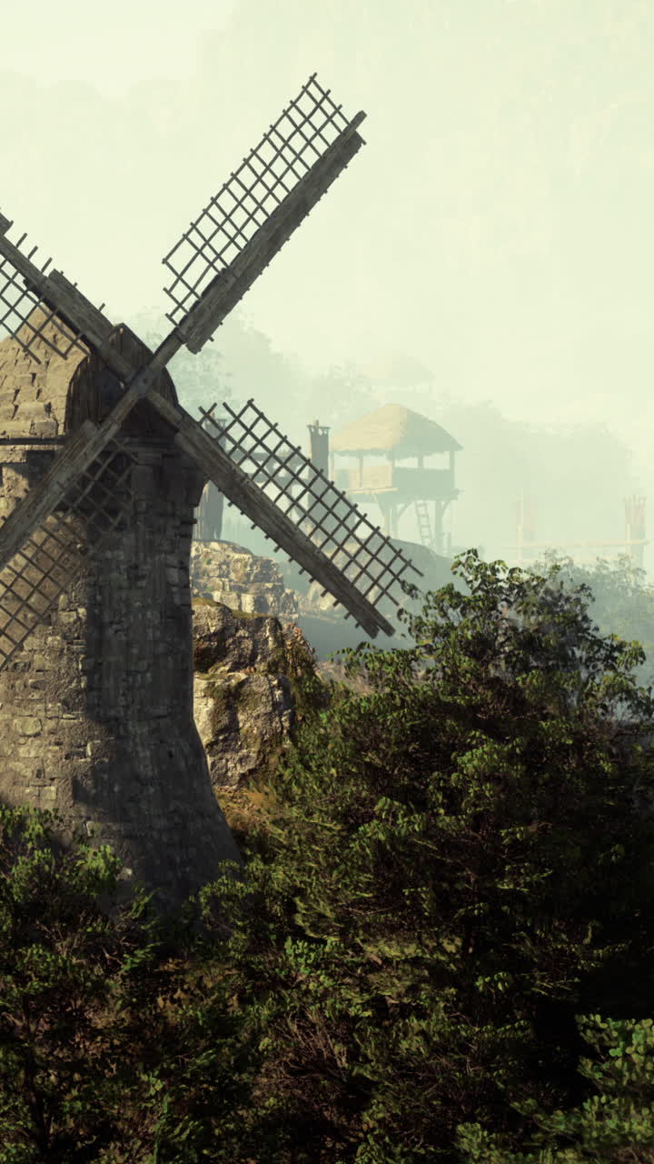 molino de viento de piedra en un paisaje de niebla