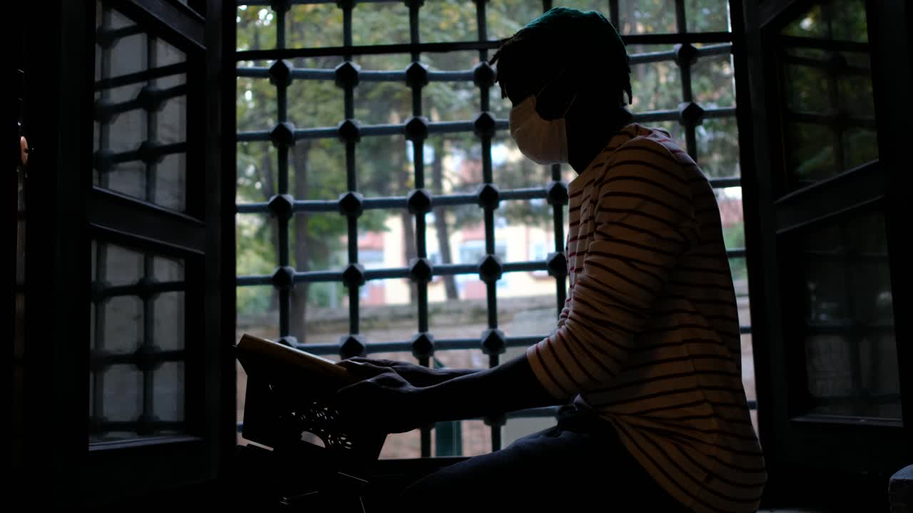 모스크 실루 ⁇  남자