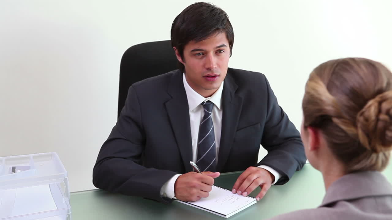 두 사람 사이의 직업 인터뷰