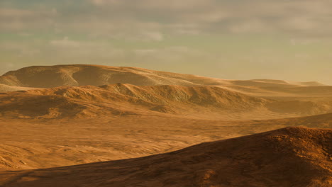 puesta de sol sobre las dunas de arena en el desierto