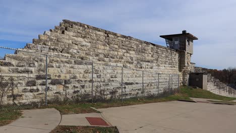 abandoned prison in jefferson city