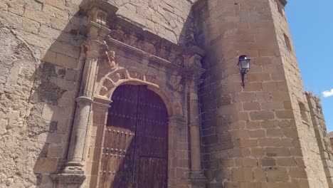tilt-up reveal of iglesia de san mateo's facade in cáceres, spain