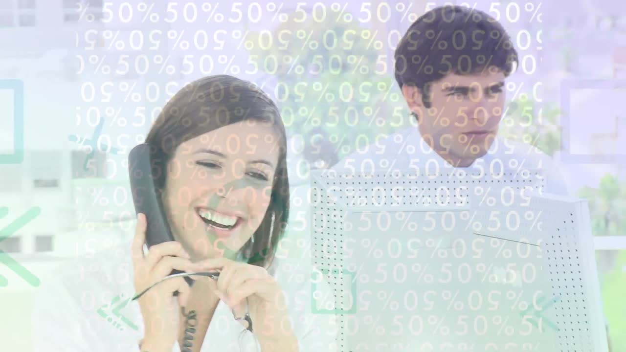animación de formas y números sobre personas de negocios que usan computadoras