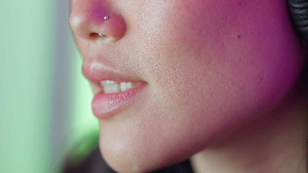 duda, boca, y la chica nerviosa