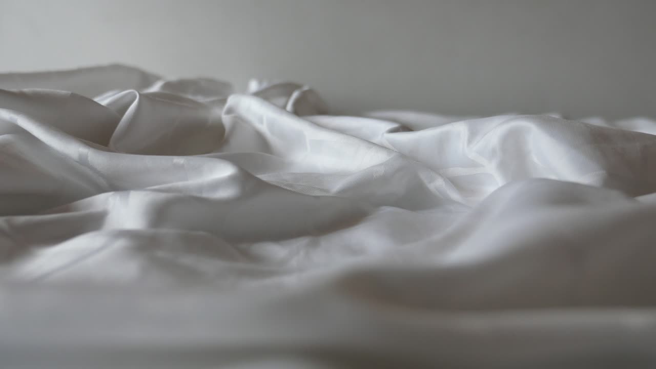 primer plano de una tela de seda blanca