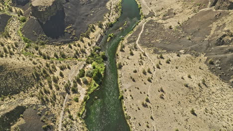 deschutes river oregon aerial v71 vertical view above deschutes river capturing unique landform of frog springs canyon and recreational area riverside campground - shot with mavic 3 cine - august 2022