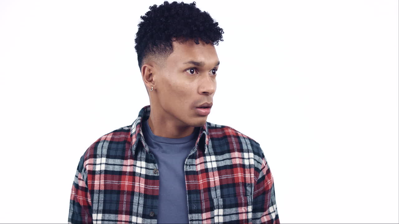 nervioso, asustado y hombre con ansiedad