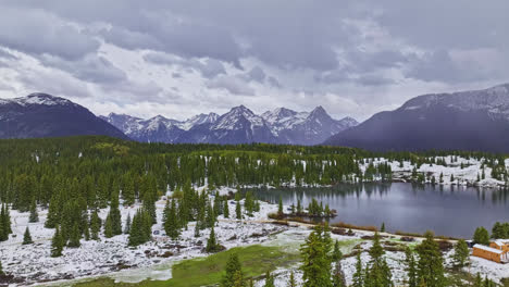 Drohnenüberflug-über-Den-Molas-Lake-In-Silverton,-Colorado