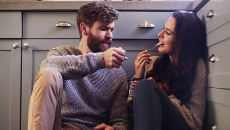 el amor y el helado hacen del mundo un lugar más dulce.