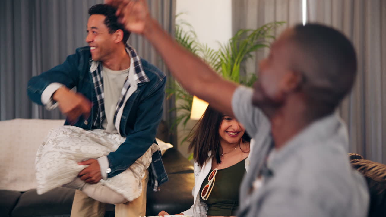 승리 를 축하 하는 친구 들