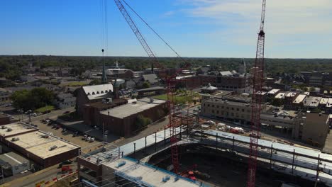 Grúas-Torre-Utilizadas-En-El-Proyecto-De-Desarrollo-En-La-Ciudad-De-Clarksville,-Tennesse,-Ee.uu.