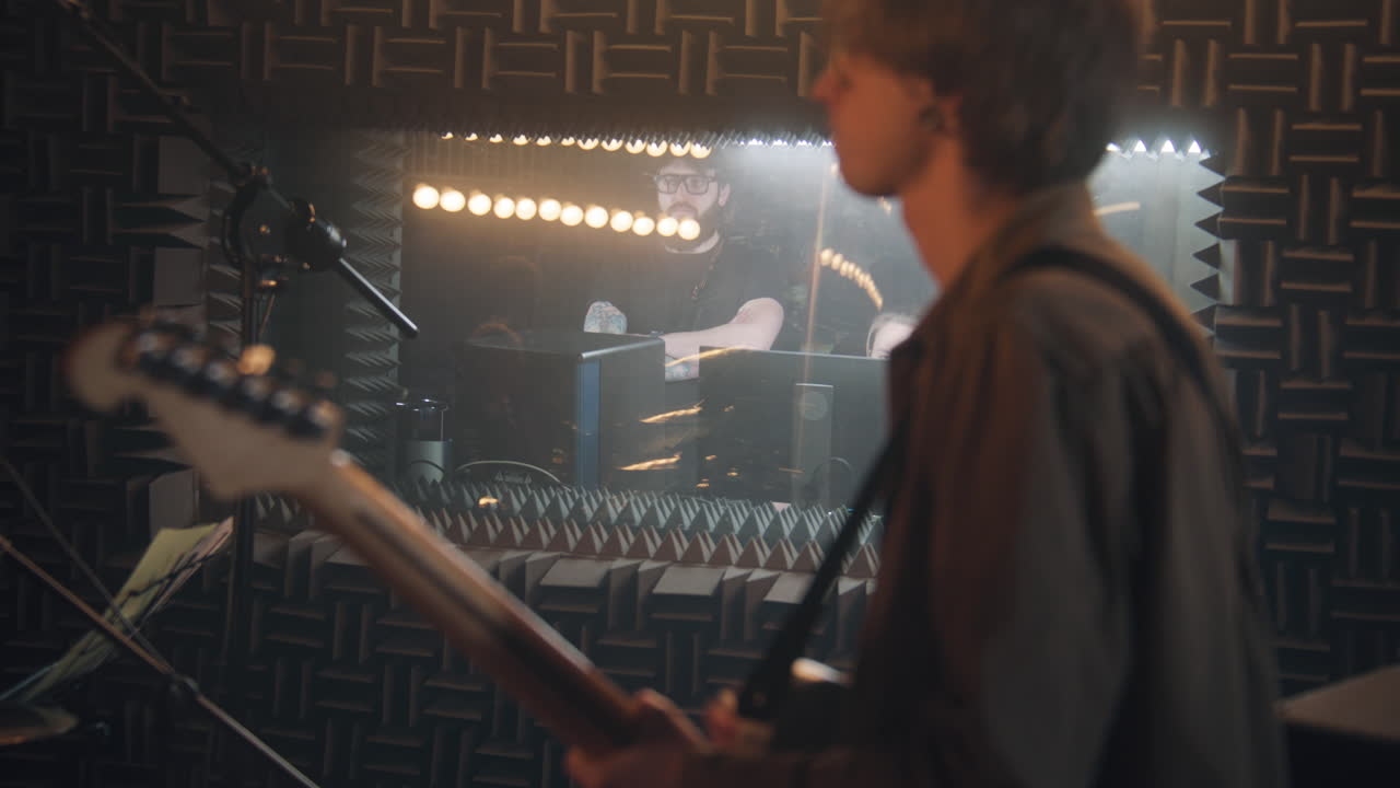 스튜디오 에서 음악 을 녹음 하는 세션