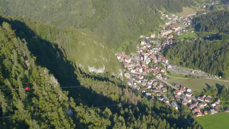 Adrenalin-Olympline-Black-Auf-Korosks-Längster-Seilrutsche-Pumpen