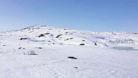 Luftaufnahme-Des-Schneebedeckten-Berges