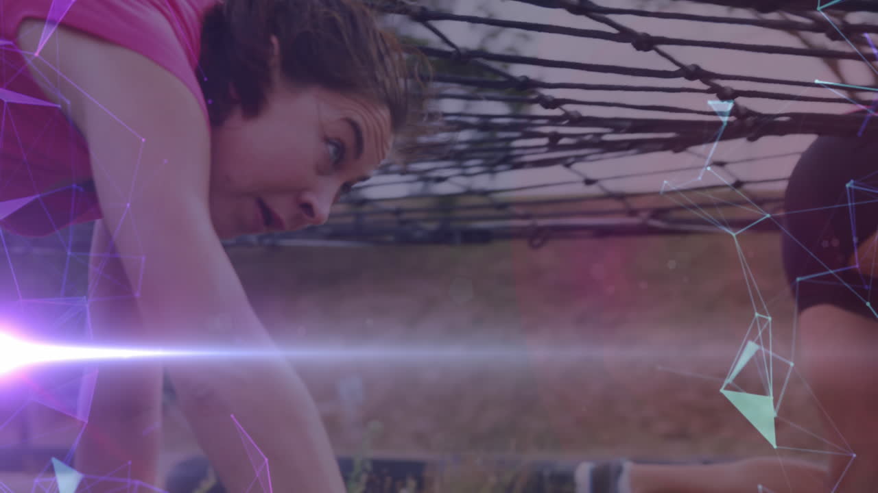 Animación de formas sobre mujeres diversas arrastrándose en un circuito de obstáculos