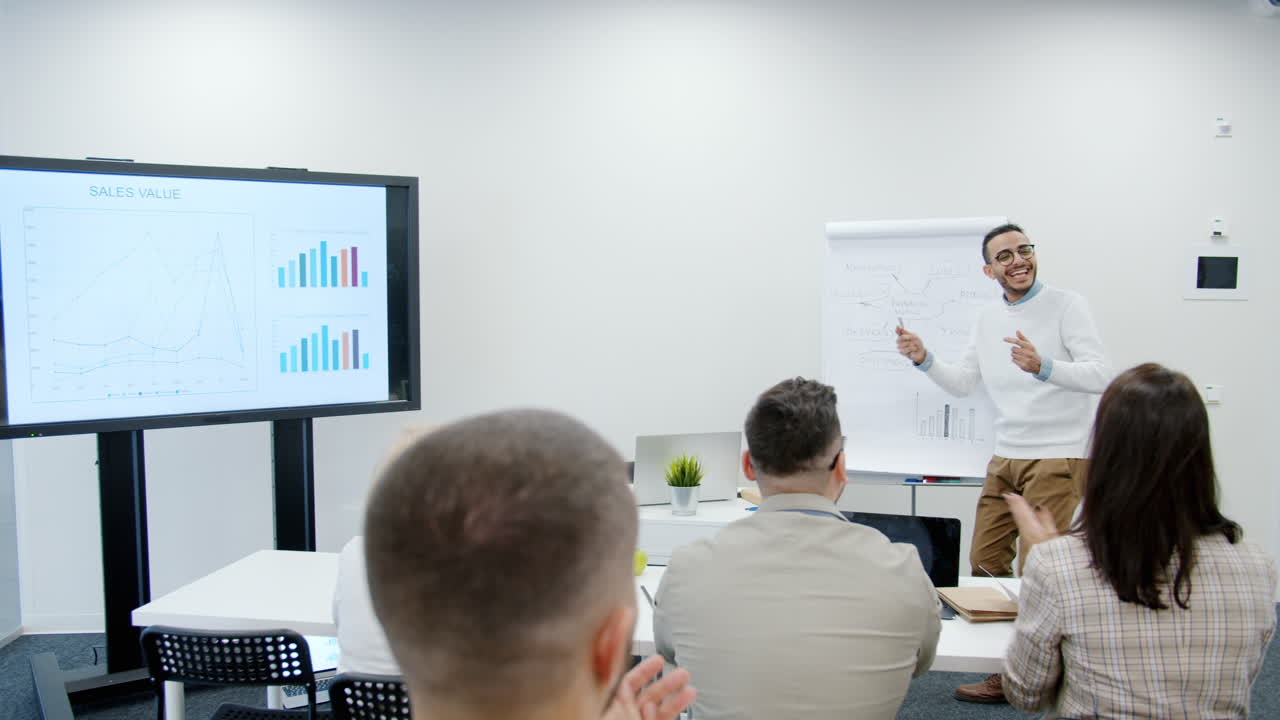 presentación de negocios en la sala de conferencias