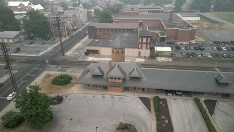 Vista-Aérea-De-Drones-De-La-Estación-De-Tren