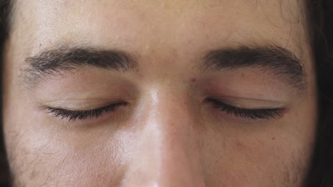 ogen, visie en denkwijze met een man close-up